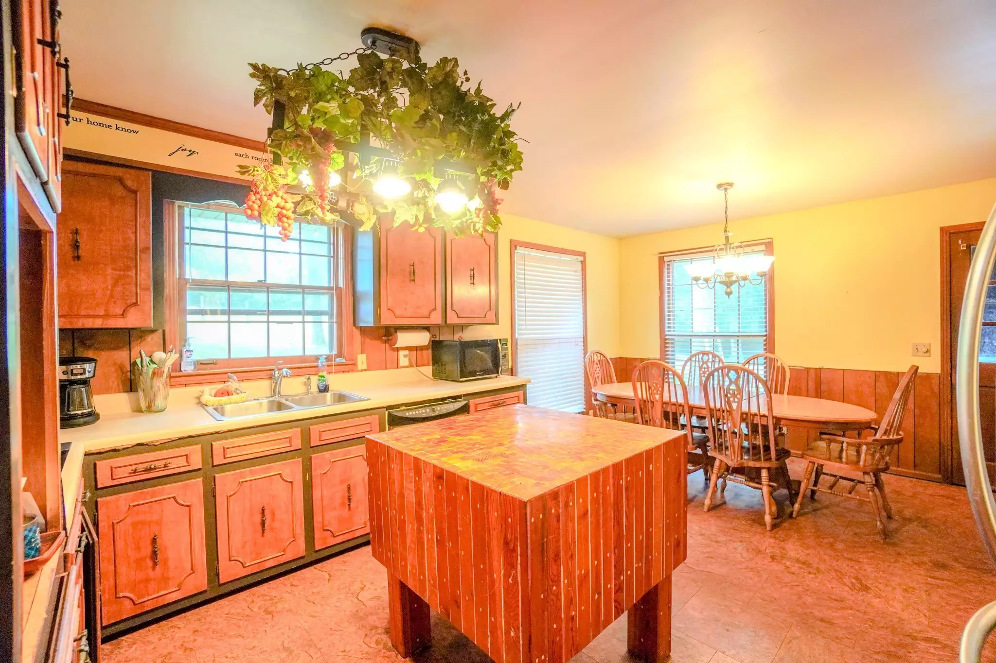 1094B Center Point Rd, Hendersonville, TN  37075