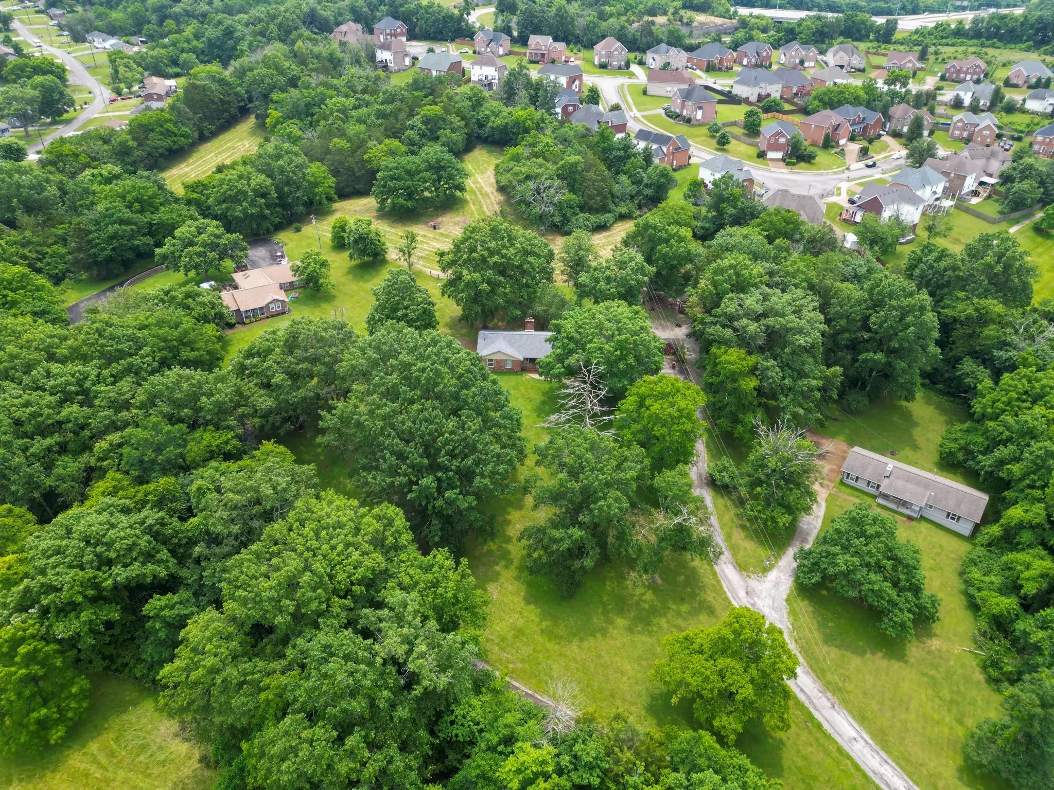 1094B Center Point Rd, Hendersonville, TN  37075