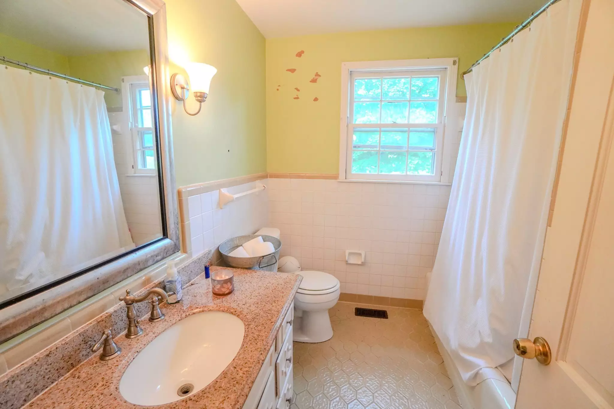 1094B Center Point Rd, Hendersonville, TN  37075