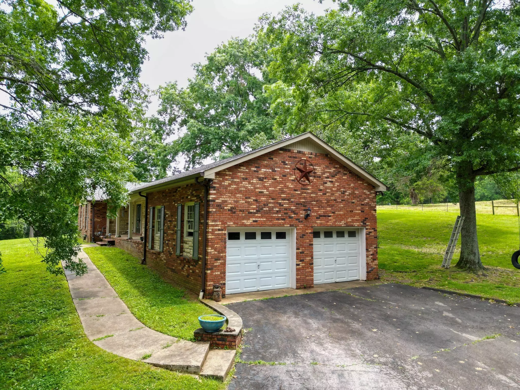 1094B Center Point Rd, Hendersonville, TN  37075