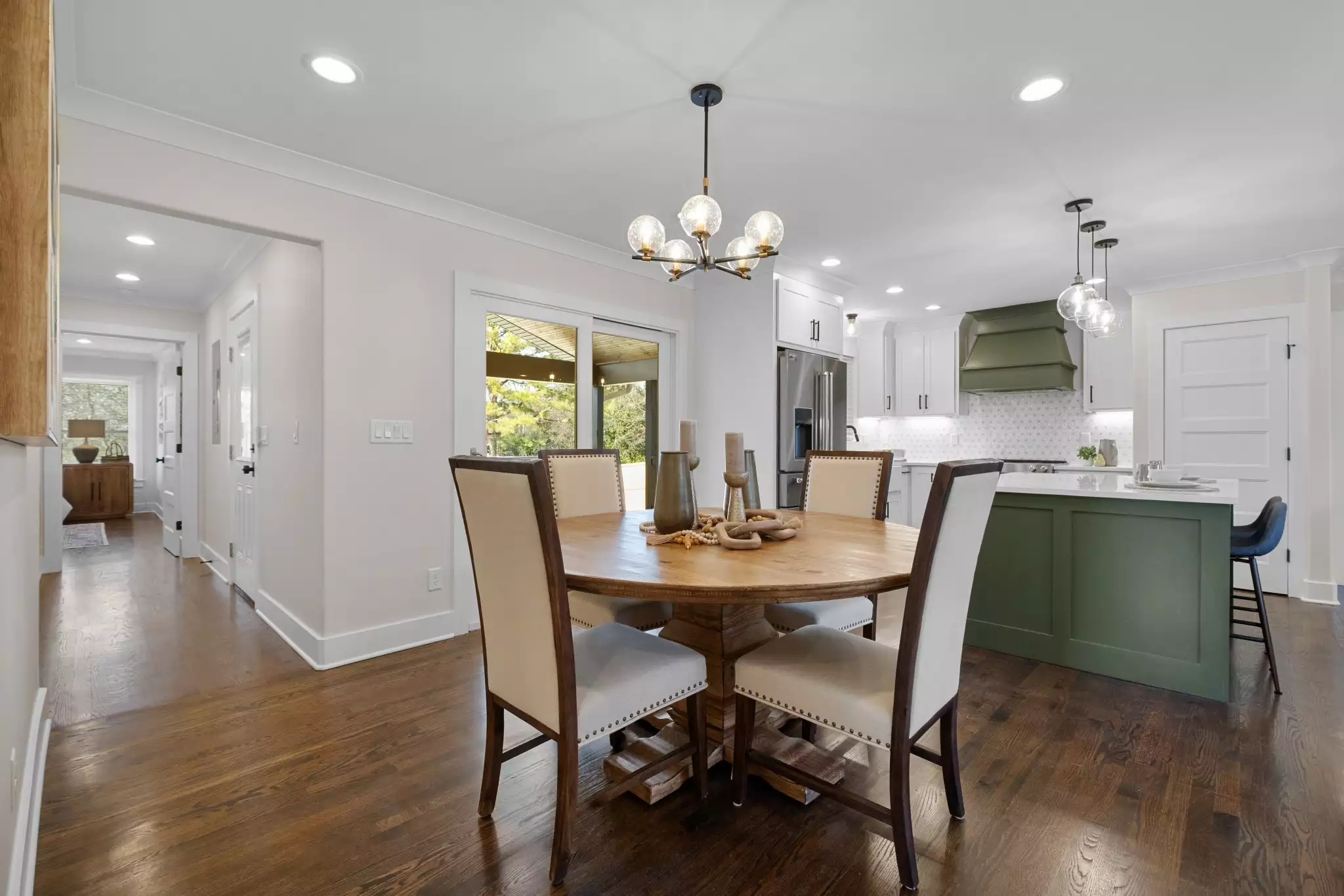 517 Lemont Dr, Nashville, TN  37216