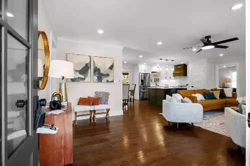 517 Lemont Dr, Nashville, TN  37216