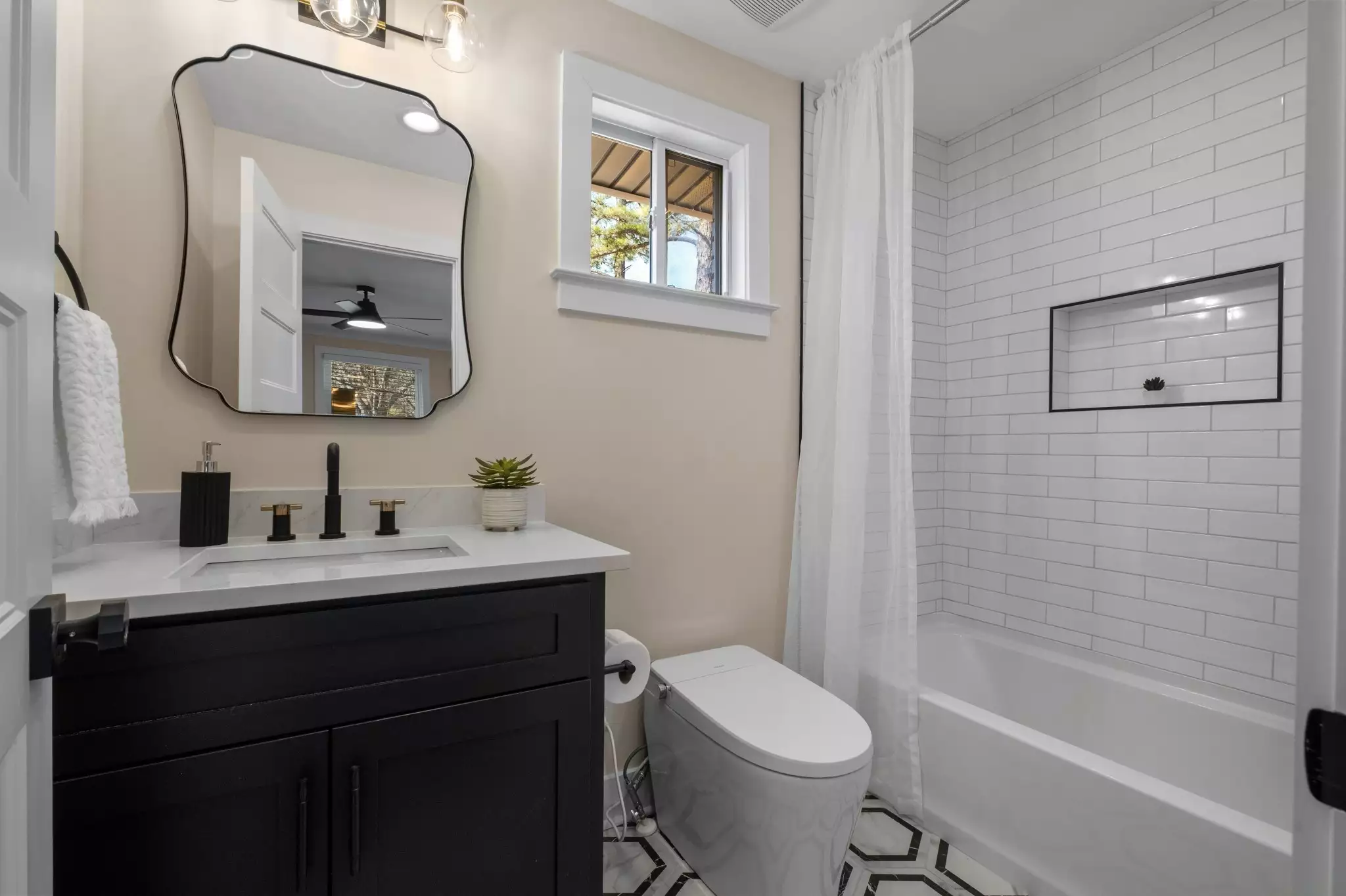 517 Lemont Dr, Nashville, TN  37216