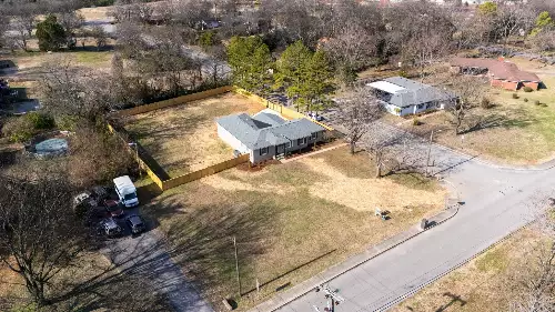 517 Lemont Dr, Nashville, TN  37216
