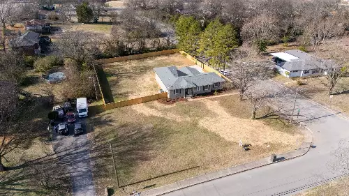 517 Lemont Dr, Nashville, TN  37216