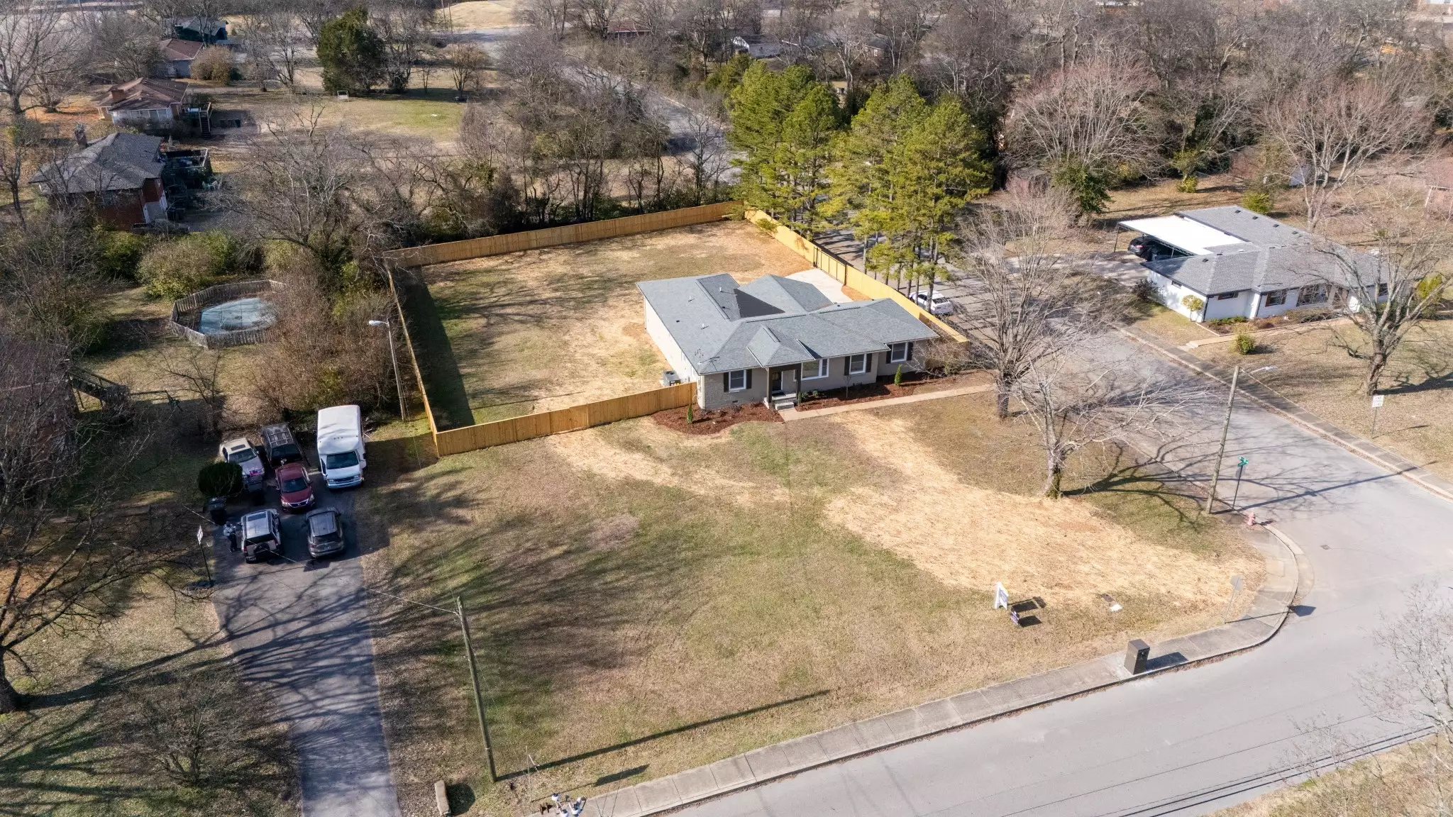 517 Lemont Dr, Nashville, TN  37216