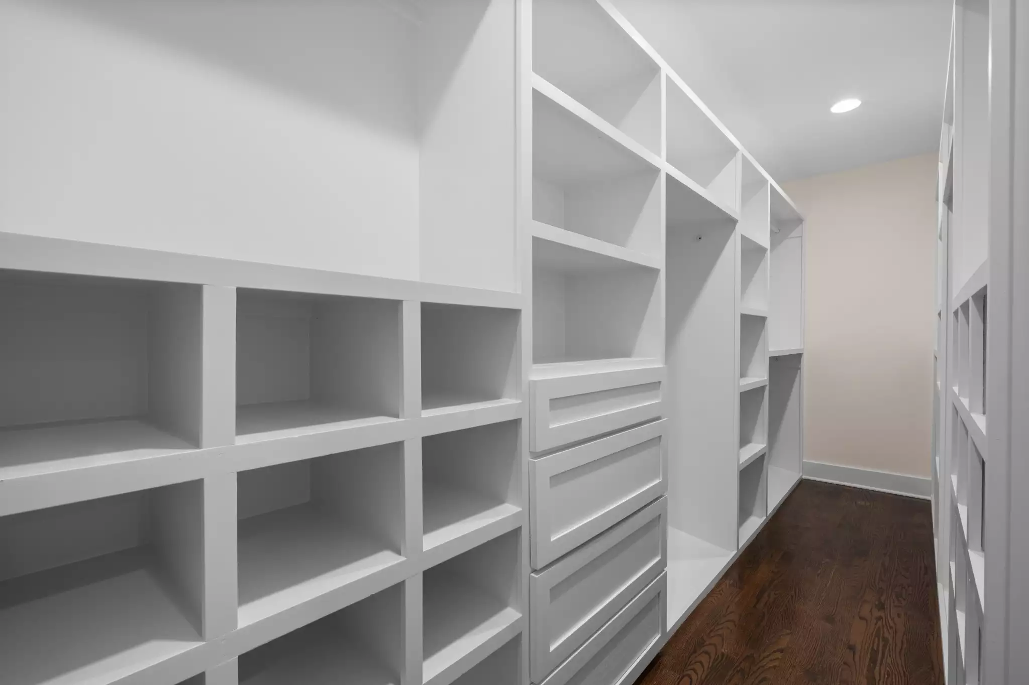 517 Lemont Dr, Nashville, TN  37216