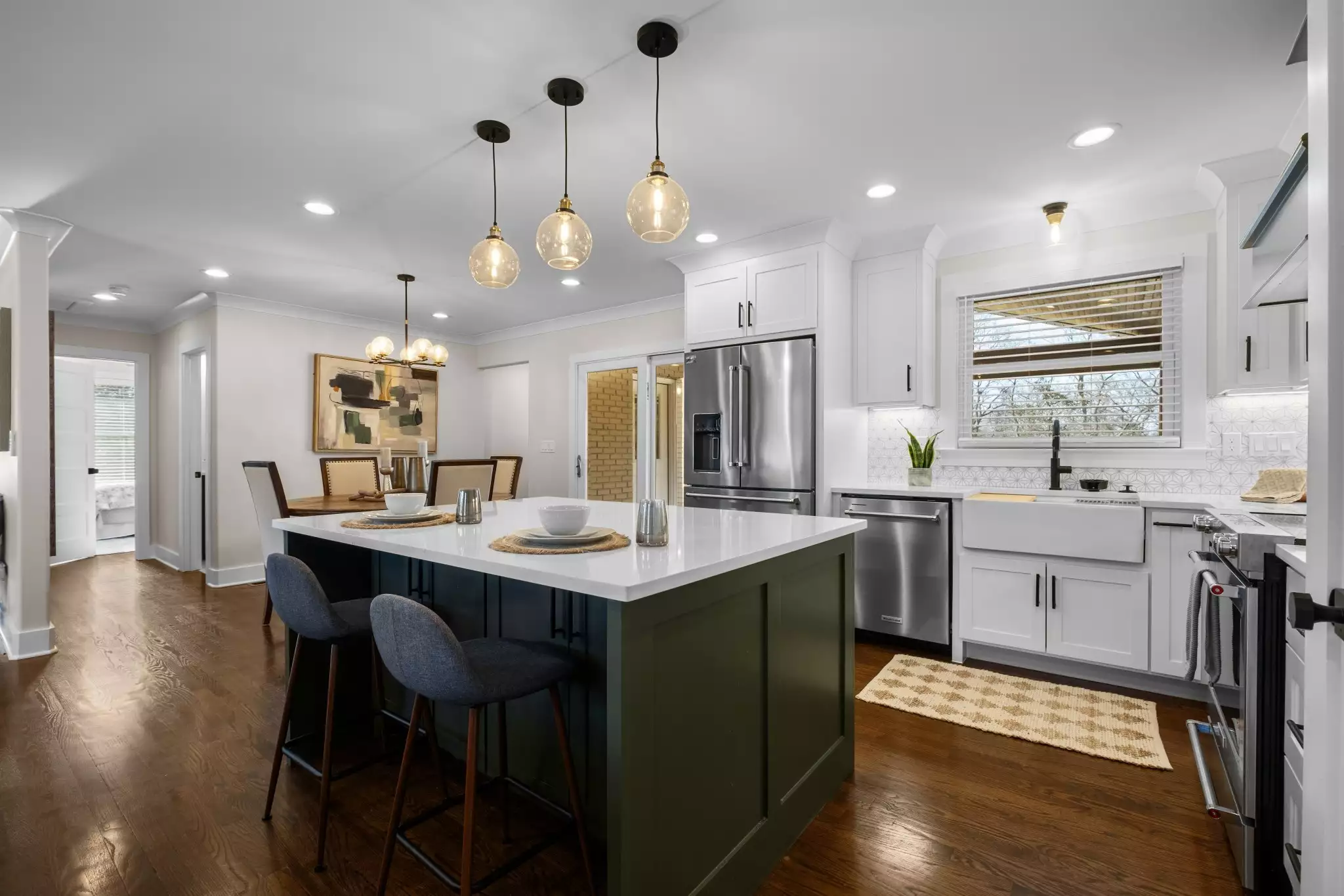 517 Lemont Dr, Nashville, TN  37216