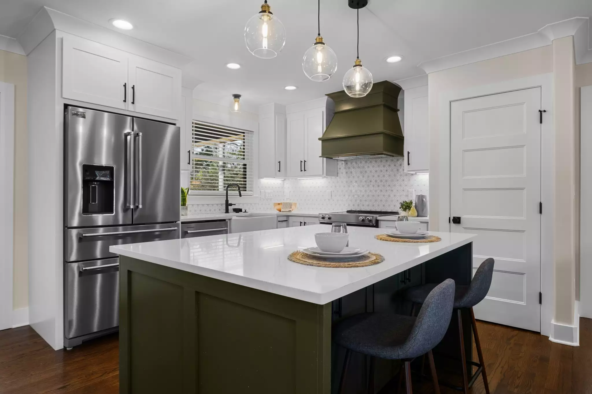 517 Lemont Dr, Nashville, TN  37216