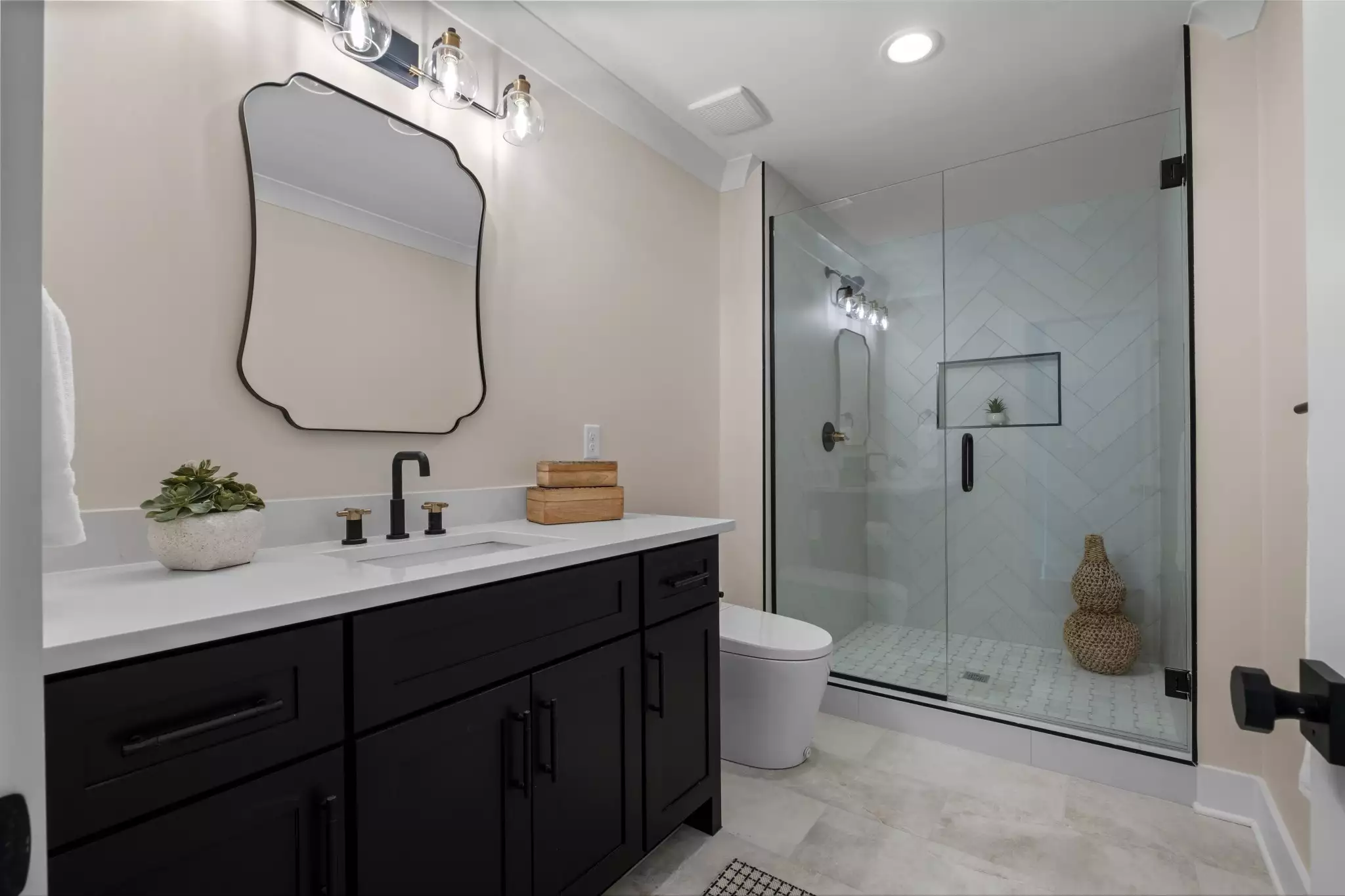 517 Lemont Dr, Nashville, TN  37216