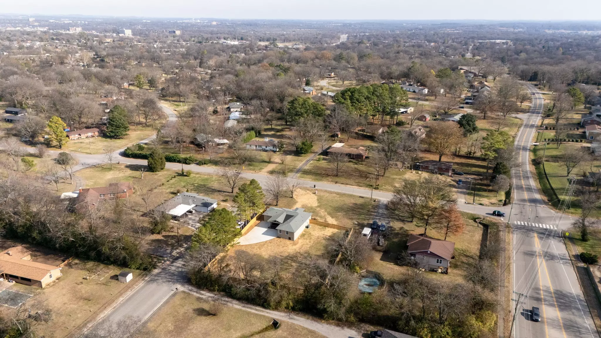 517 Lemont Dr, Nashville, TN  37216