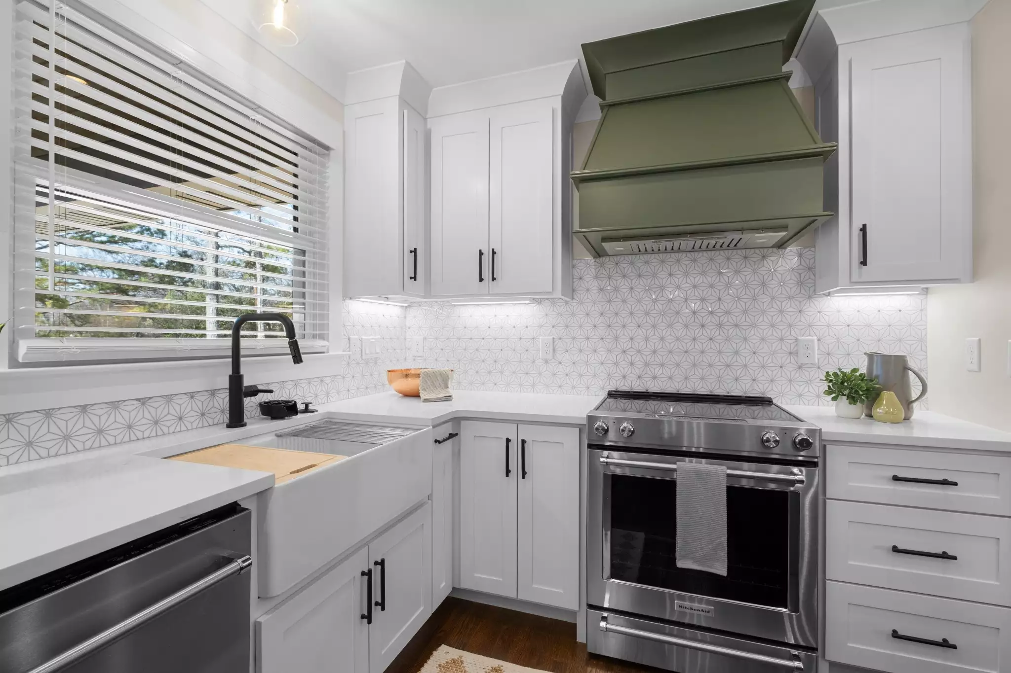 517 Lemont Dr, Nashville, TN  37216