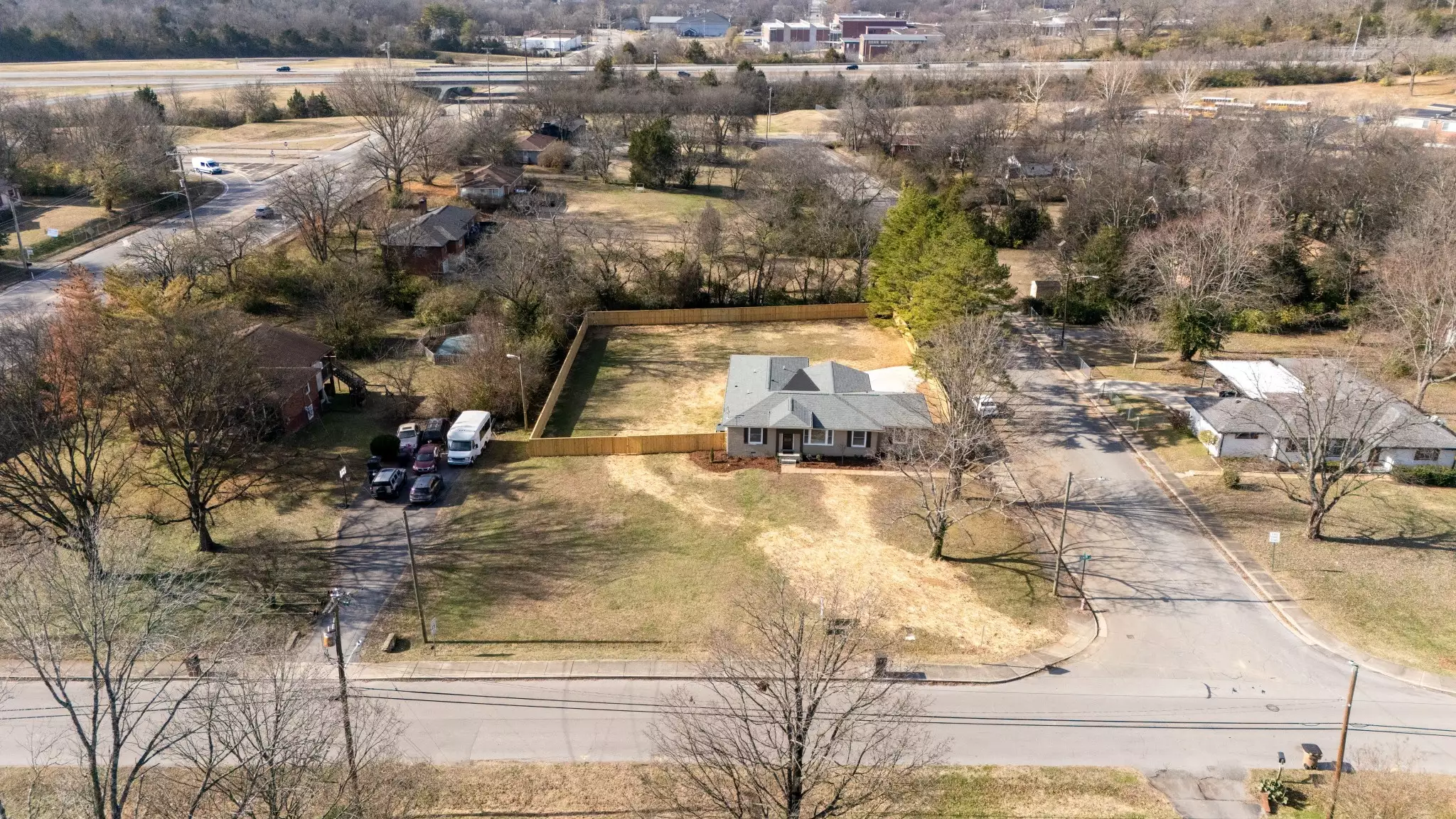 517 Lemont Dr, Nashville, TN  37216