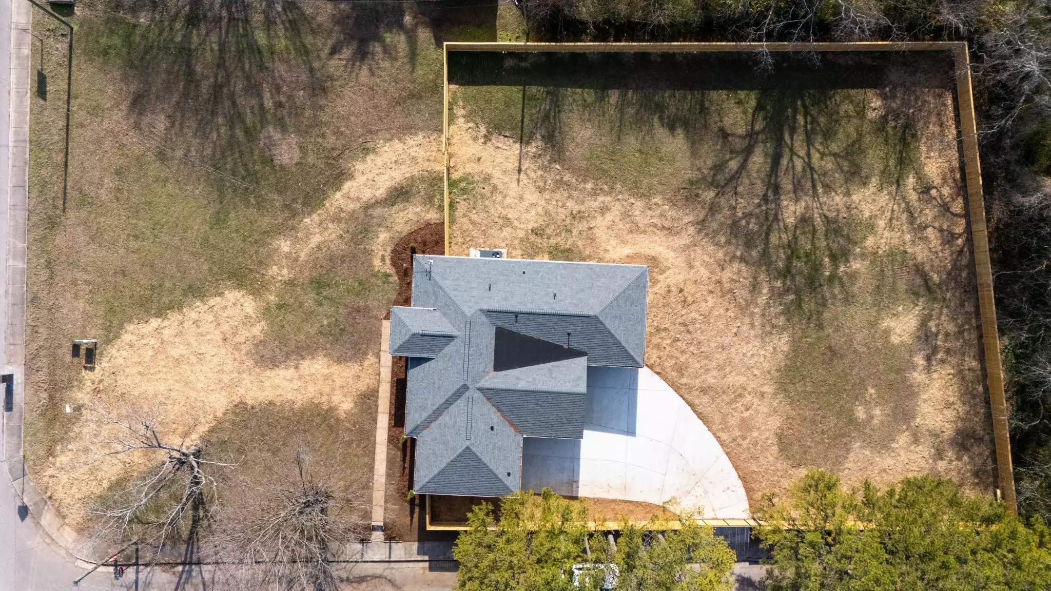 517 Lemont Dr, Nashville, TN  37216