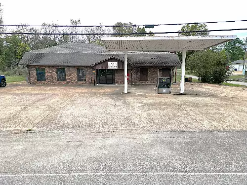 304 Main St, Clifton, TN  38425