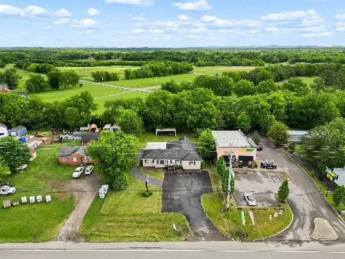 5530 NW Broad St, Murfreesboro, TN  37129