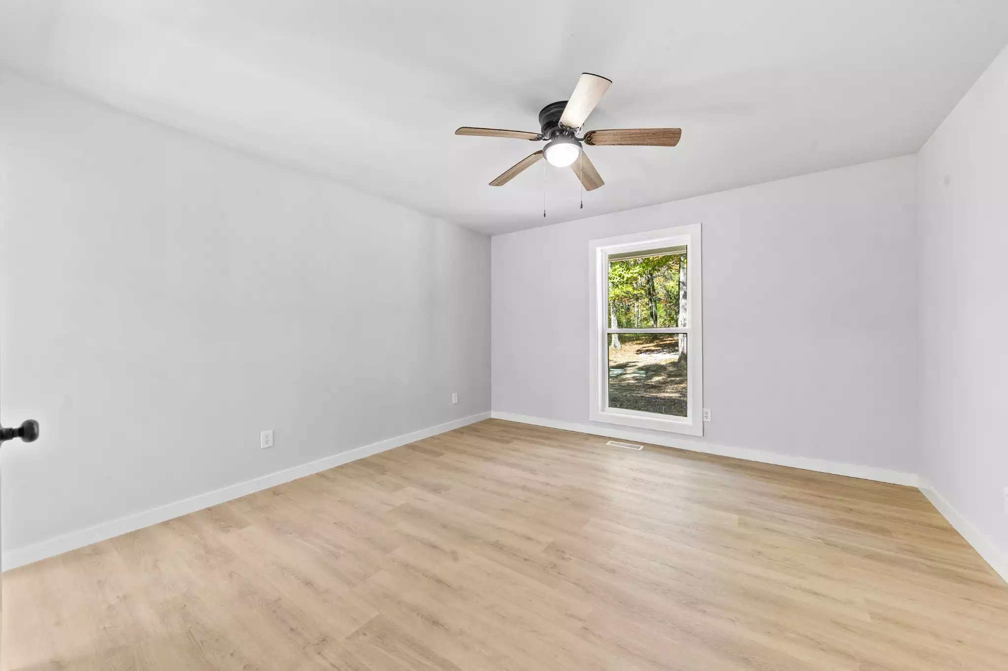 8240 Charlie Brown Rd, Centerville, TN  37033