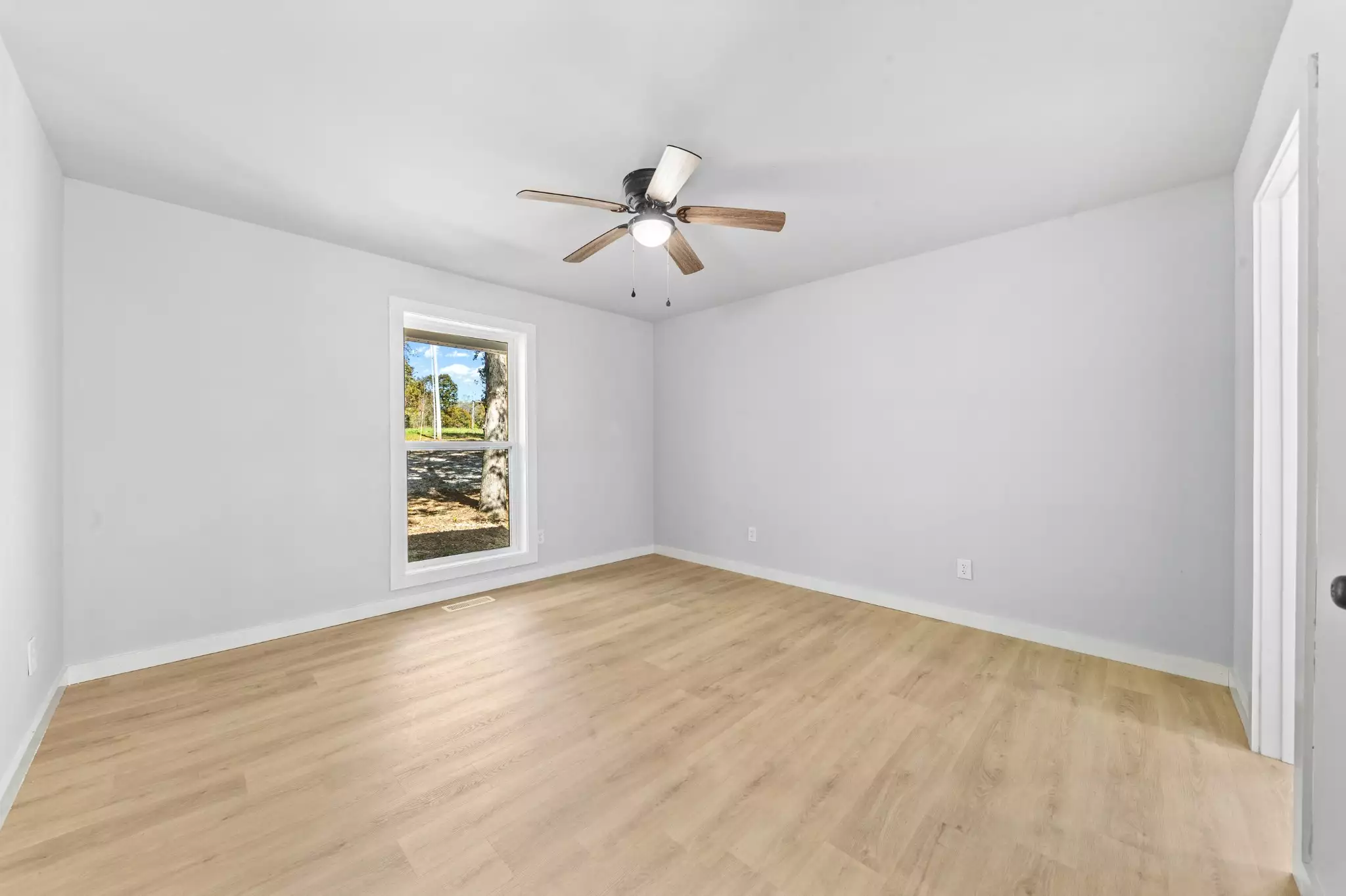 8240 Charlie Brown Rd, Centerville, TN  37033