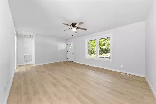 8240 Charlie Brown Rd, Centerville, TN  37033