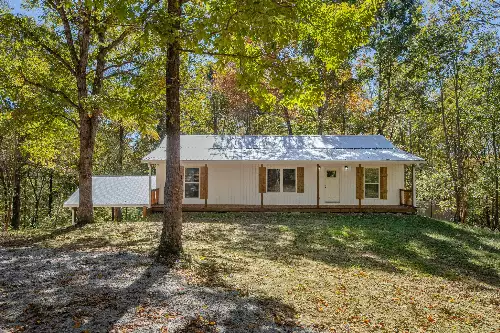 8240 Charlie Brown Rd, Centerville, TN  37033