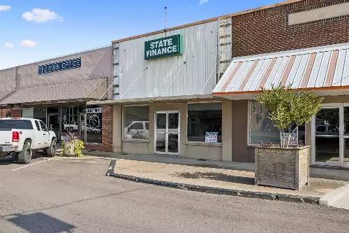 37 E Main St, Hohenwald, TN  38462