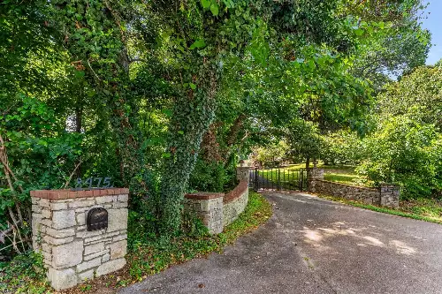 8475 McCrory Ln, Nashville, TN  37221