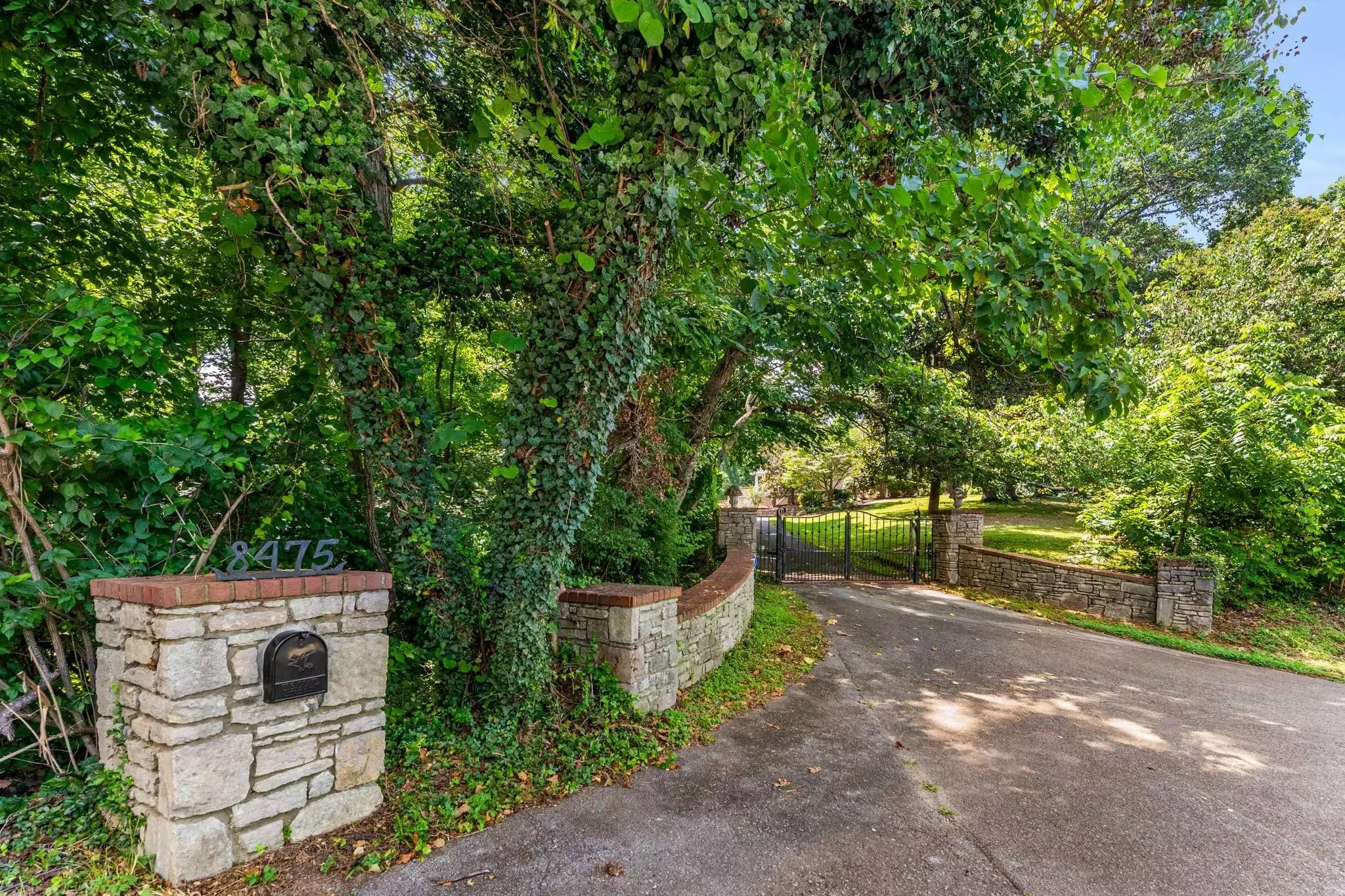 8475 McCrory Ln, Nashville, TN  37221