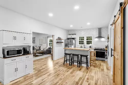 607 Old Columbia Rd, Unionville, TN  37180