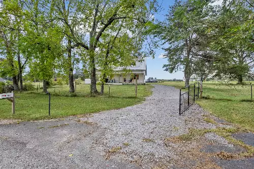 607 Old Columbia Rd, Unionville, TN  37180