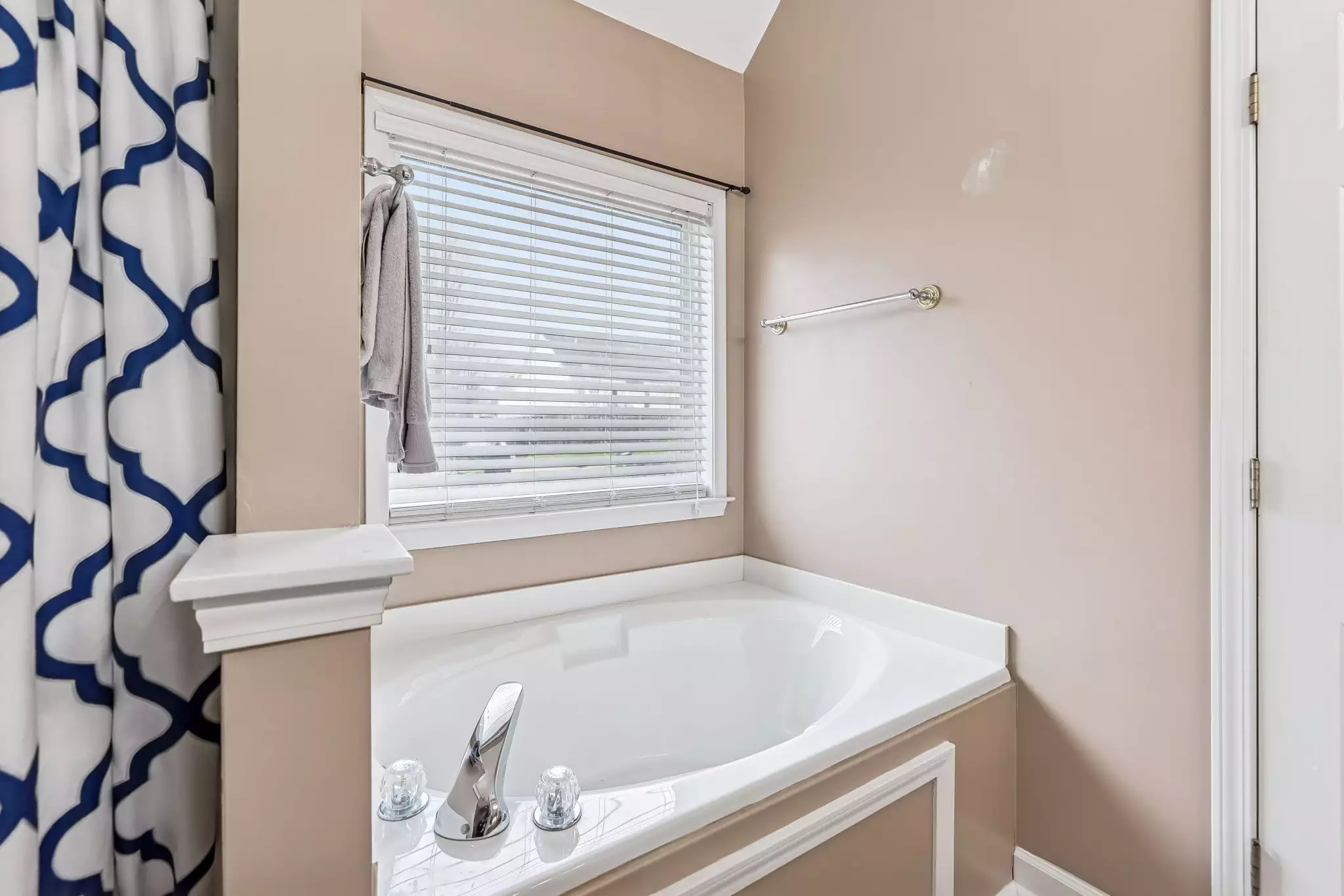 2713 Aston Woods Ln, Thompsons Station, TN  37179