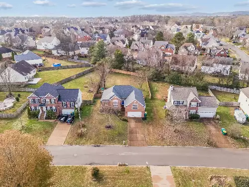 2713 Aston Woods Ln, Thompsons Station, TN  37179