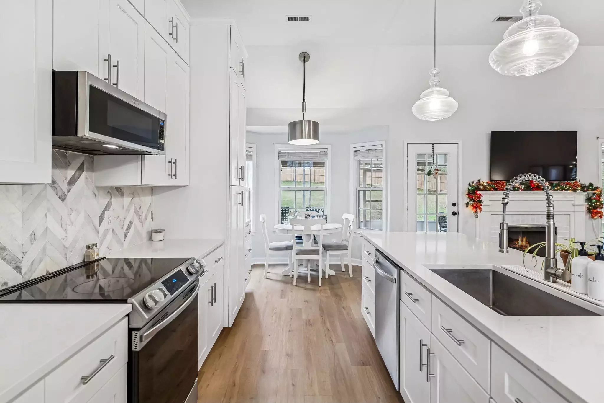 2713 Aston Woods Ln, Thompsons Station, TN  37179