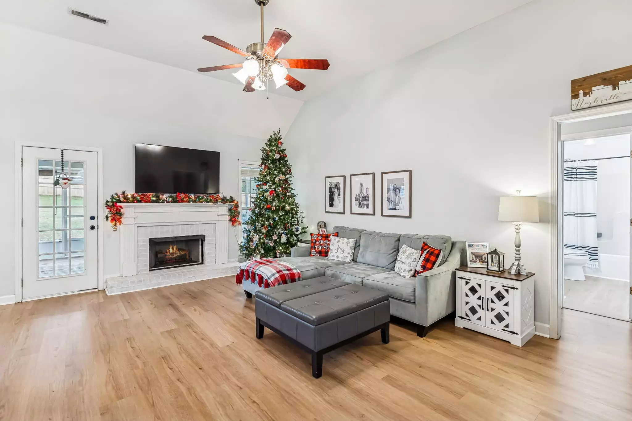 2713 Aston Woods Ln, Thompsons Station, TN  37179