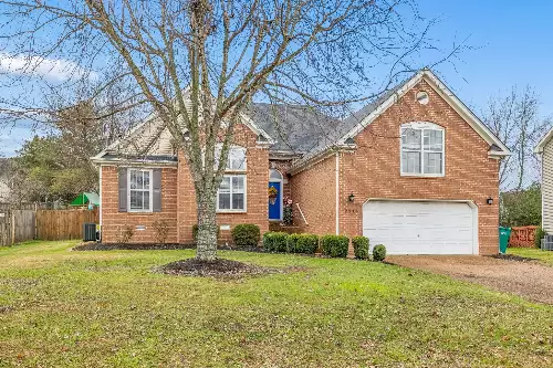 2713 Aston Woods Ln, Thompsons Station, TN  37179