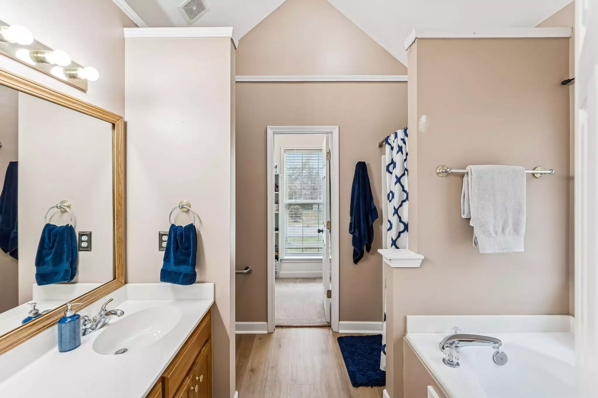 2713 Aston Woods Ln, Thompsons Station, TN  37179