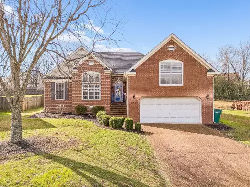 2713 Aston Woods Ln, Thompsons Station, TN  37179