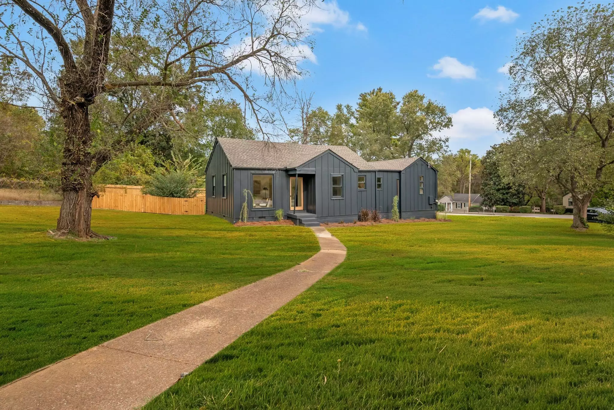 732 Drummond Dr, Nashville, TN  37211