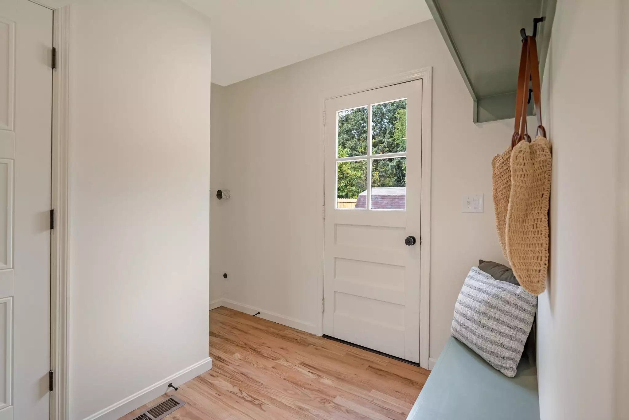 732 Drummond Dr, Nashville, TN  37211