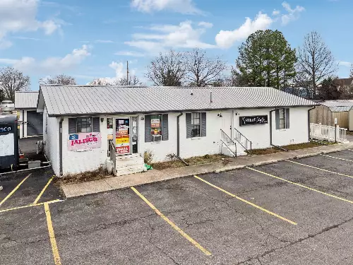 457 N Broadway, Portland, TN  37148