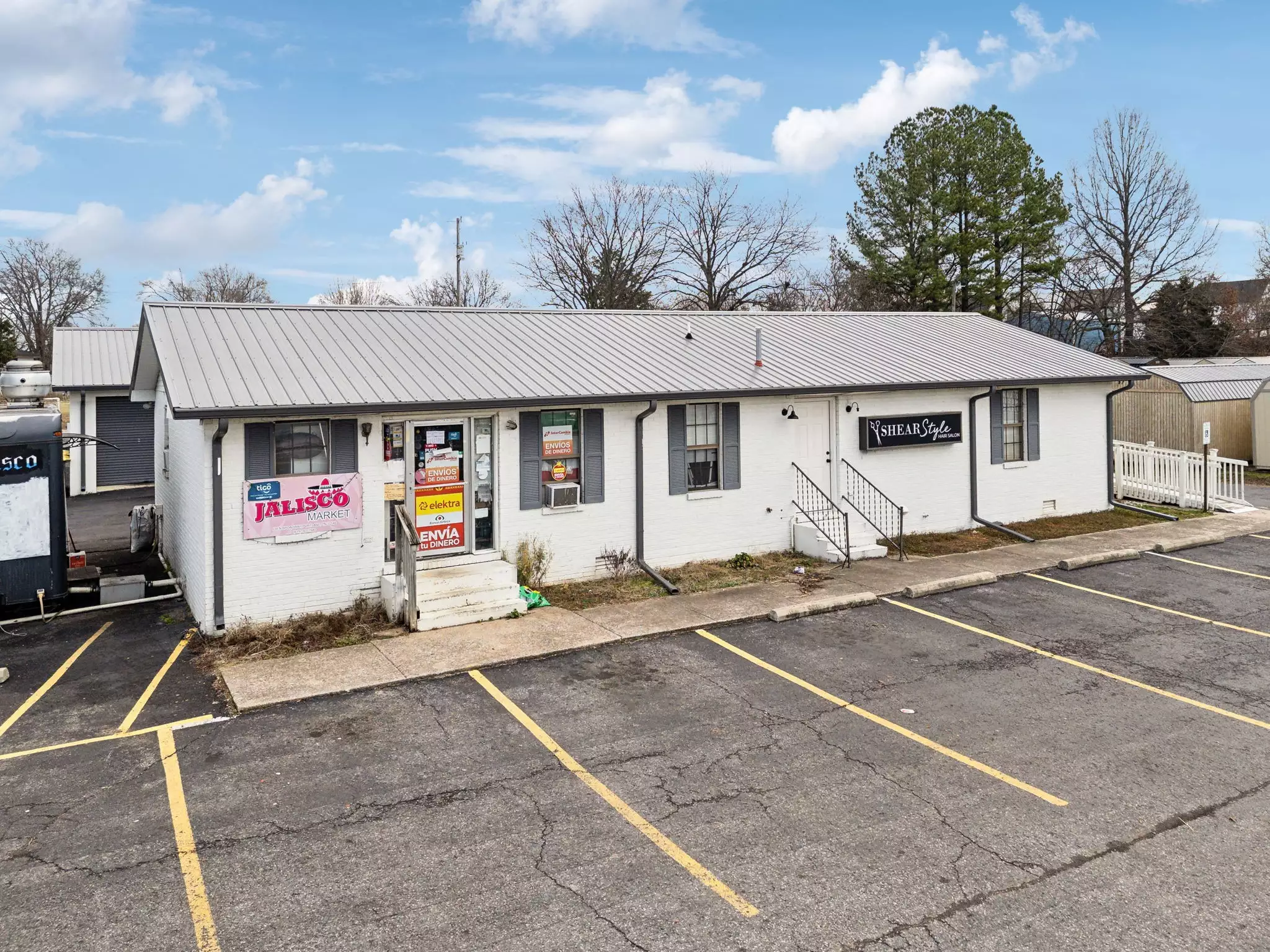 457 N Broadway, Portland, TN  37148