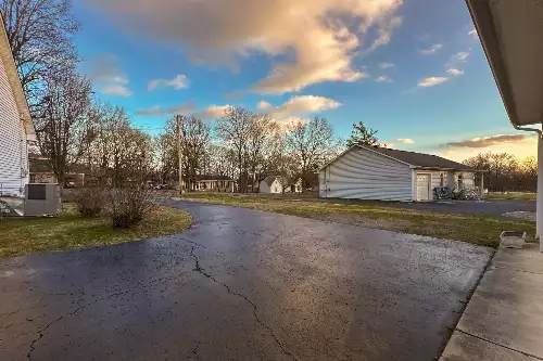 1311 Glenoaks Rd, Shelbyville, TN  37160