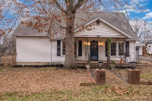 112 Main St, Wartrace, TN  37183