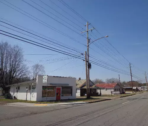 918 E Main St, Waverly, TN  37185