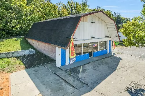 211 N Riverside Dr, Clarksville, TN  37040