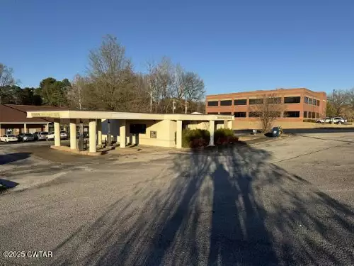 385 N Parkway, Jackson, TN  38305
