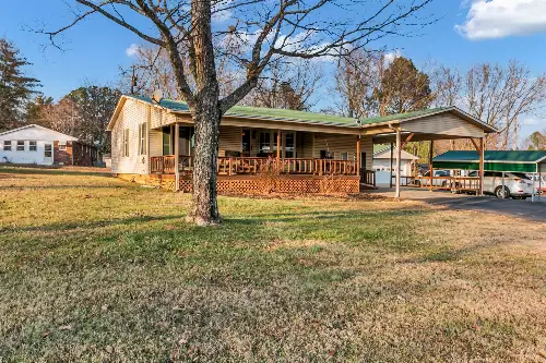 2830 E Wood St, Paris, TN  38242