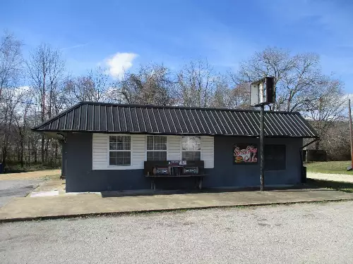 243 N Main St, Lobelville, TN  37097