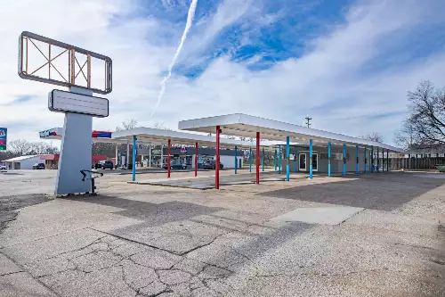 435 E Main St, Hohenwald, TN  38462