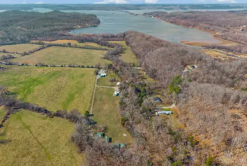 1095 White Oak Rd, Stewart, TN  37175