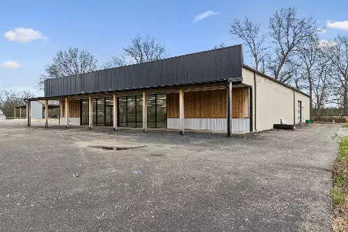 9090 US Highway 70, Mc Ewen, TN  37101